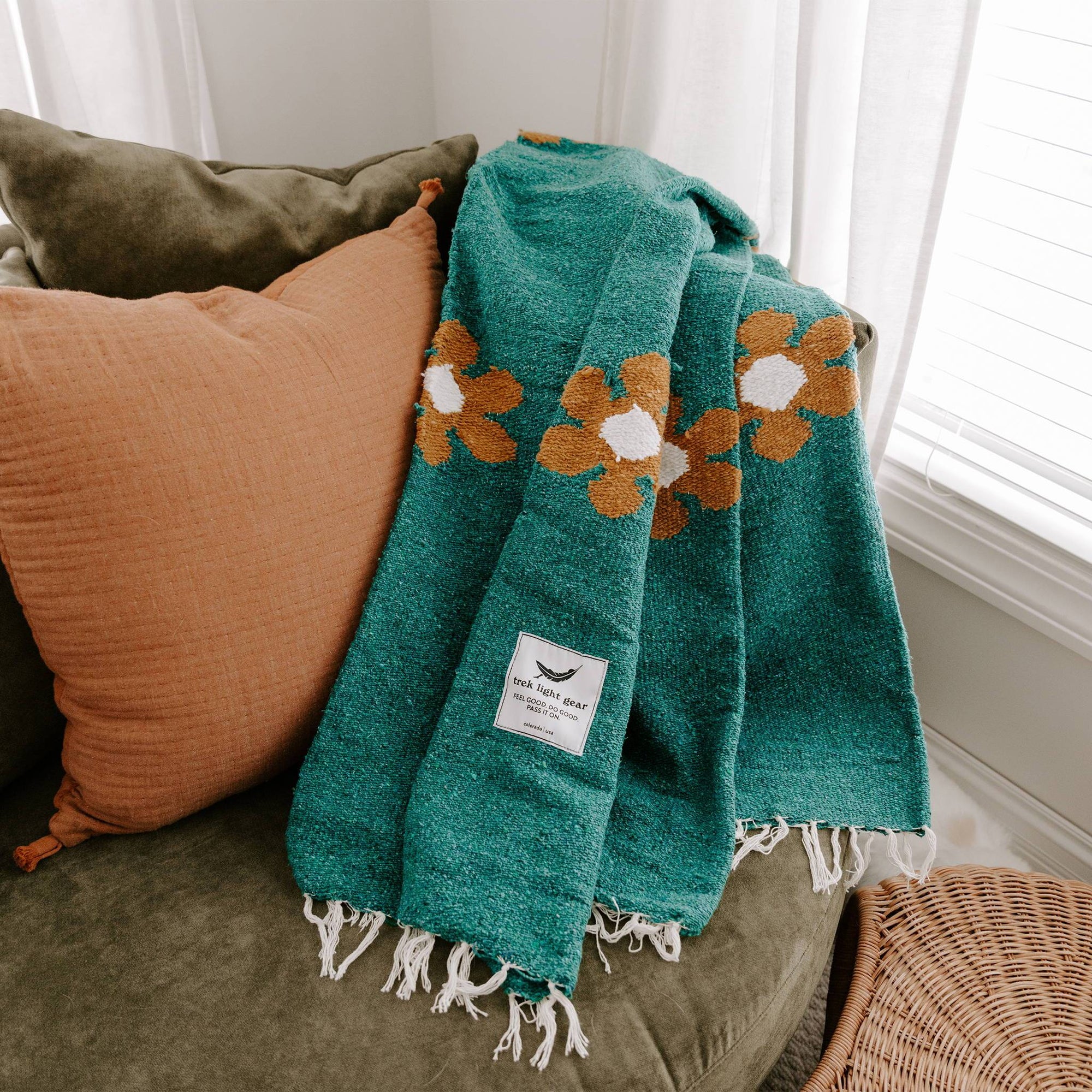 Lazy Daisy Blanket - Teal