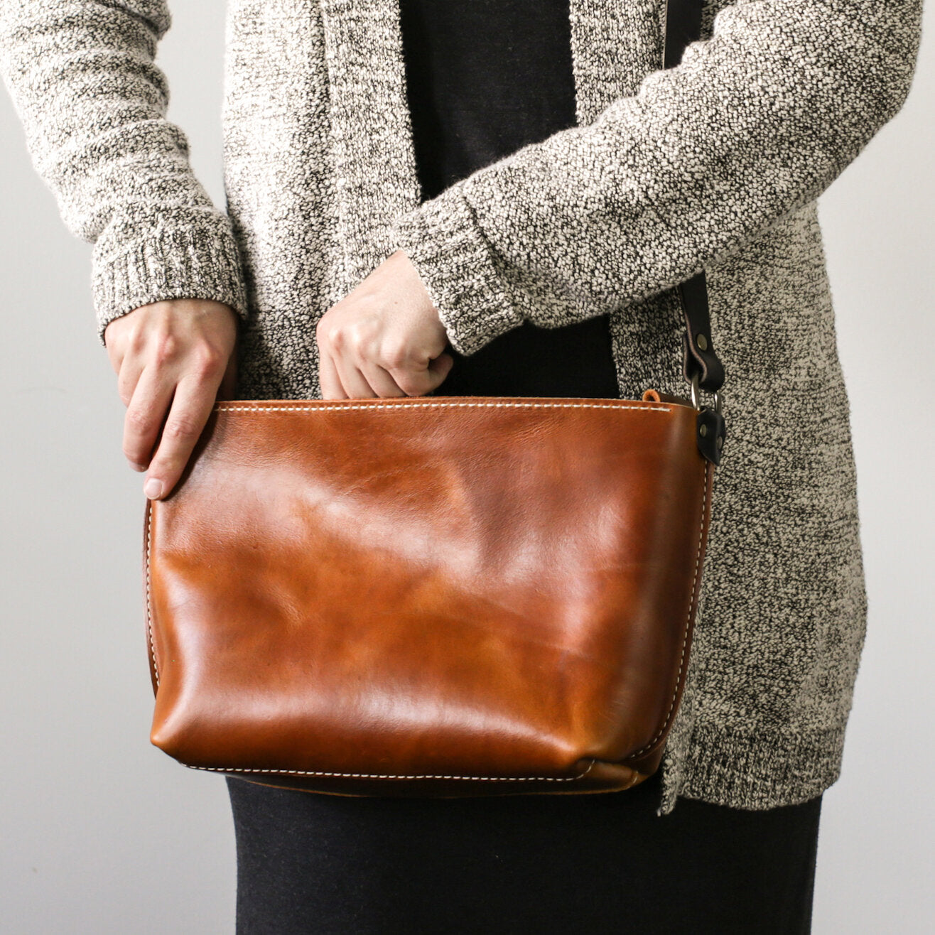 LEATHER CROSSBODY BAG